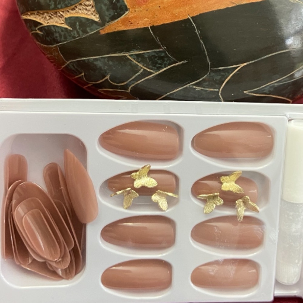 Butterfly Charm Press-on Nail Nude - Picture 7 of 10